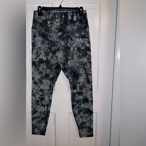 Lululemon 28” Wunder Under Legging Size 12. Blue/green Tie Dye